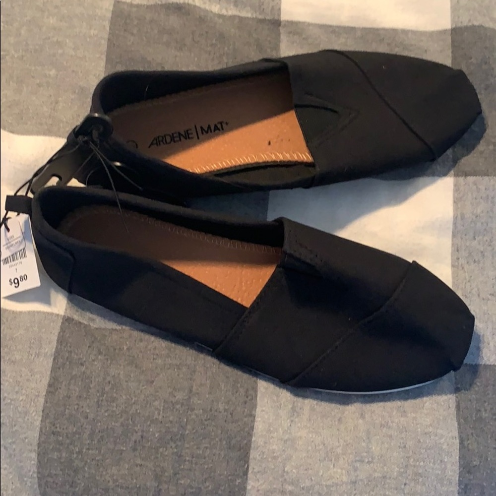 Dup toms, slide on and go. Brand new